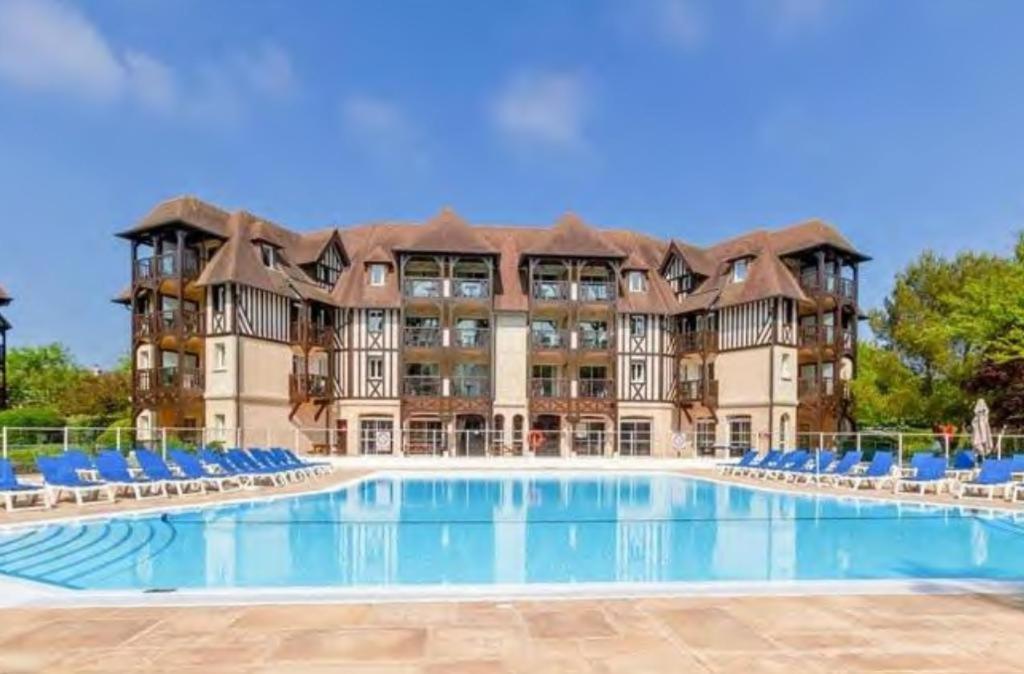 Le Cosy Residence Du Golf Deauville Exteriör bild