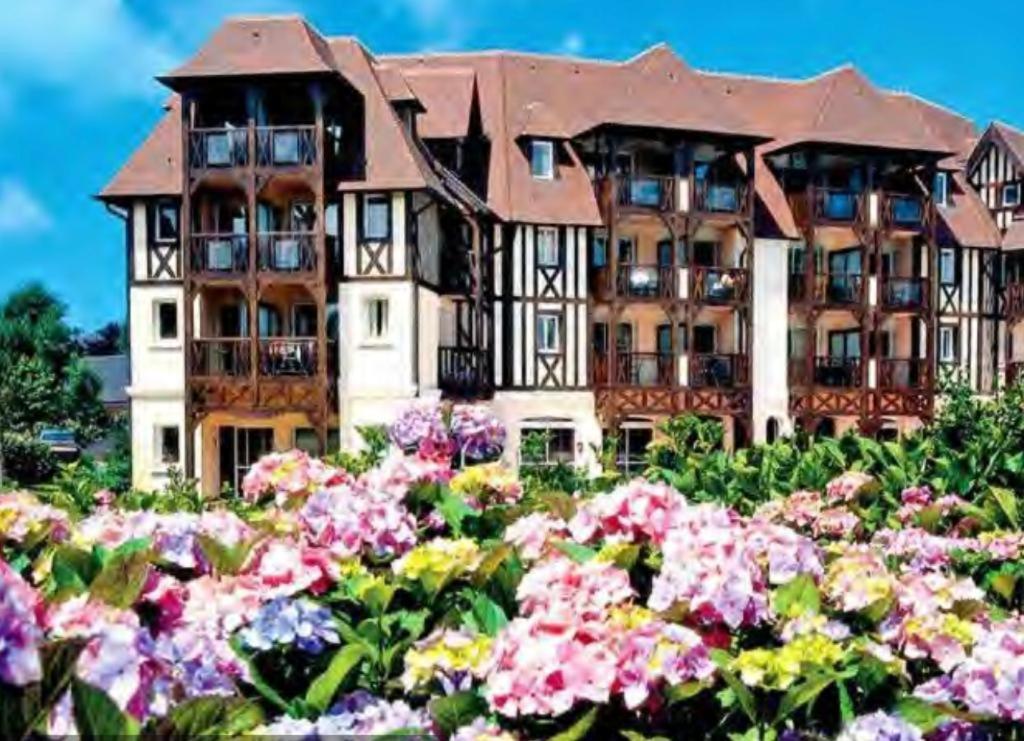 Le Cosy Residence Du Golf Deauville Exteriör bild